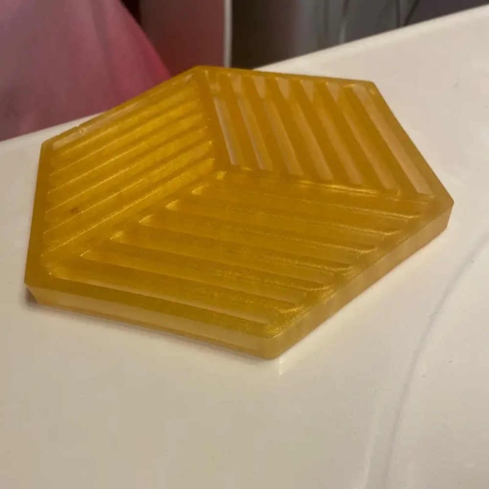 Resin trivet